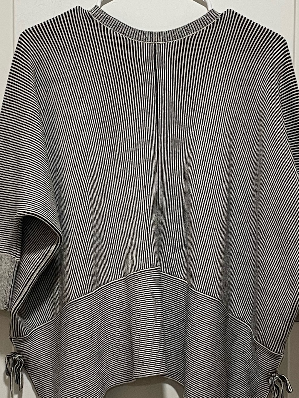 CAbi Cupid’s Cardigan Style 3526 Sz Small Full Zip Side Tie Cardigan Gray Cream - Picture 6 of 13